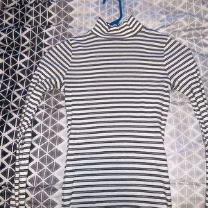 hollister long sleeve turtle neck